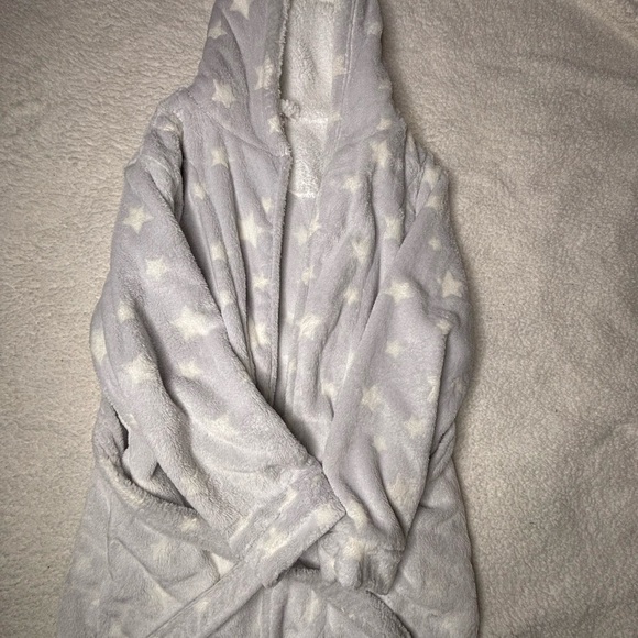 Colsie Starry White Fleece Robe - Picture 5 of 5